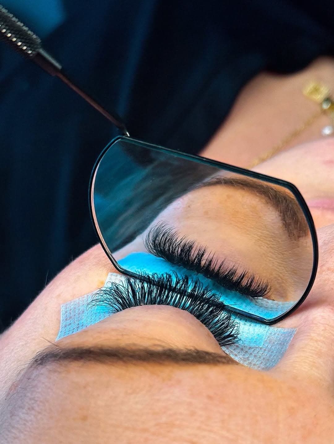 Lash close-up by Jennifer Queiroz at Twenty Eight Studio.